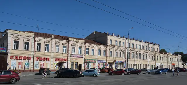 Широкий фасад корпусу № 1 колишнього пивзаводу Боте у 2015 році