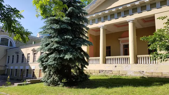 Фасад Палацу студентів ДНУ, у якому працює музей історії університету