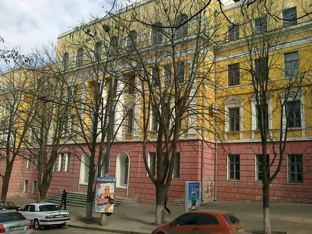 Фасад корпусу № 2 ДНУ, у якому міститься Зоологічний музей