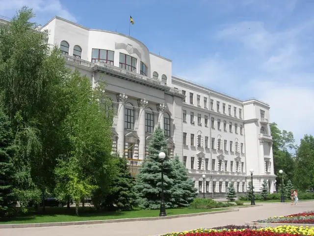 Фасад будівлі Дніпропетровської обласної ради, у якій міститься музей місцевого самоврядування