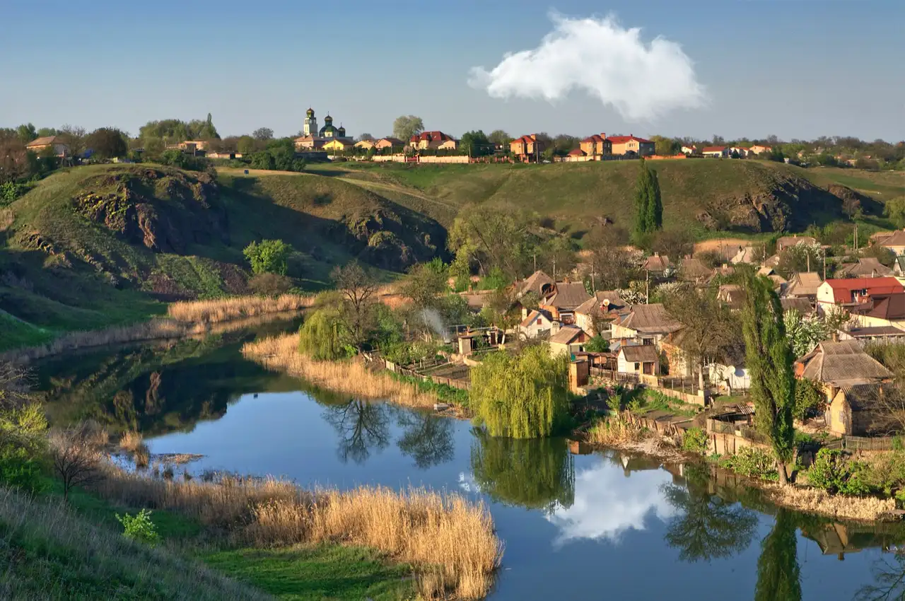 Скельні відслонення МОДРу над водою у Кривому Розі