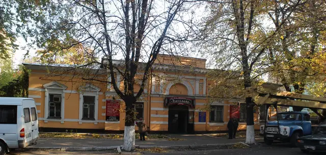 Одноповерховий фасад колишнього Банку взаємного кредиту на Старокозацькій