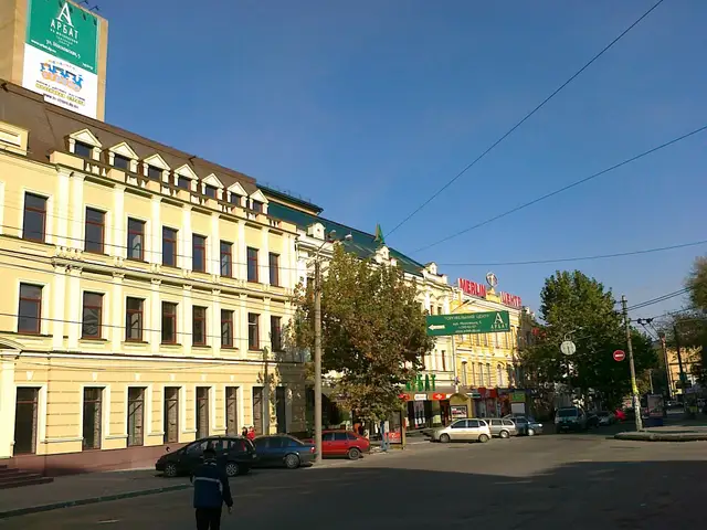 Історичні фасади на тодішній Московській вулиці у 2010 році