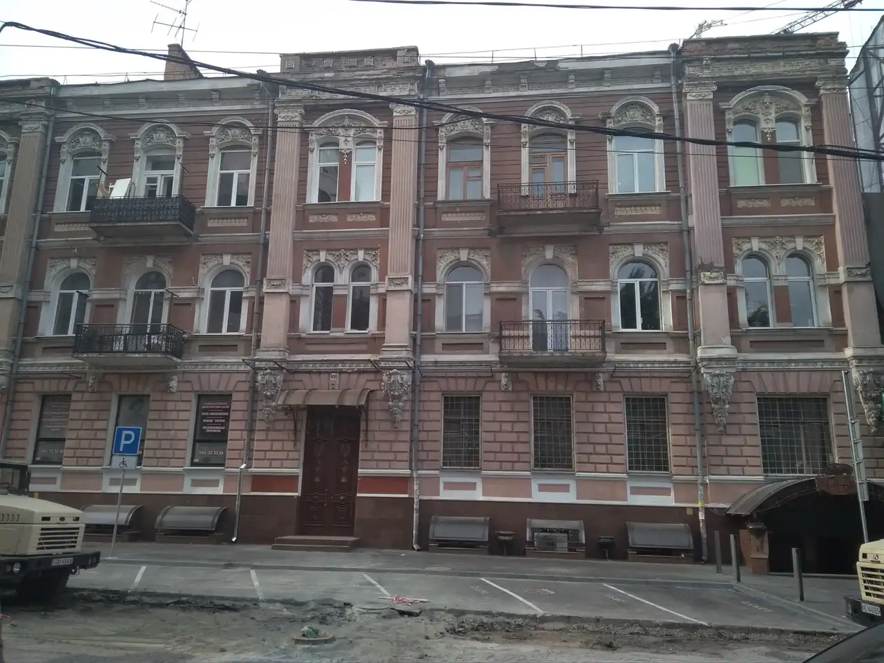 Триповерховий фасад Доходного будинку Заморуєва на Старокозацькій