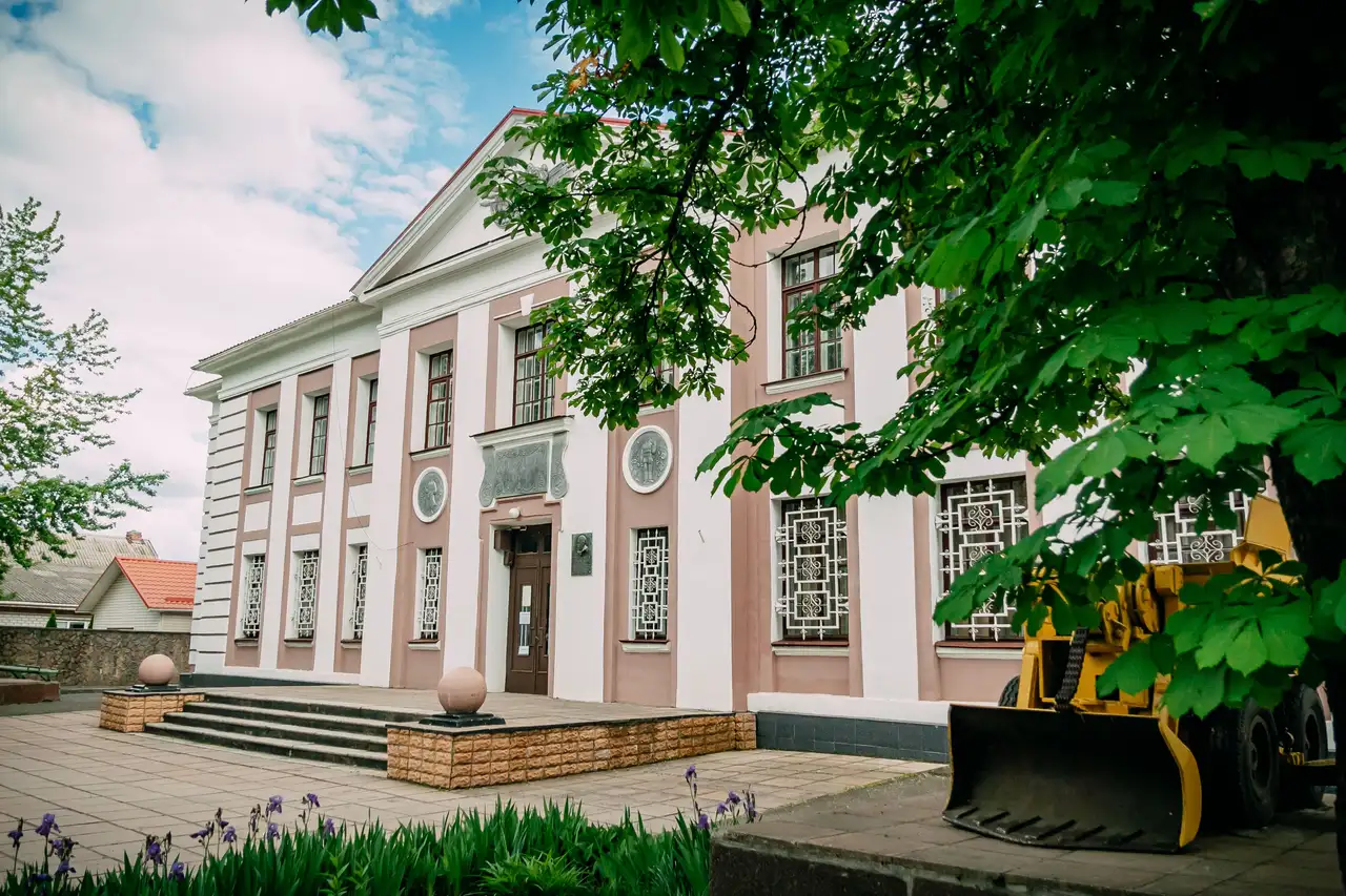 Фасад Жовтоводського історичного музею
